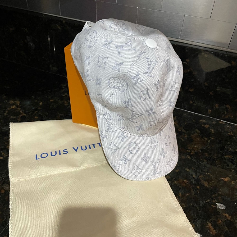 New without tags! Louis Vuitton Hat/ Gray/ Leather strap in back